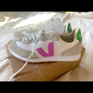 Veja Riobranco Hexamesh Sneakers, size 7.
